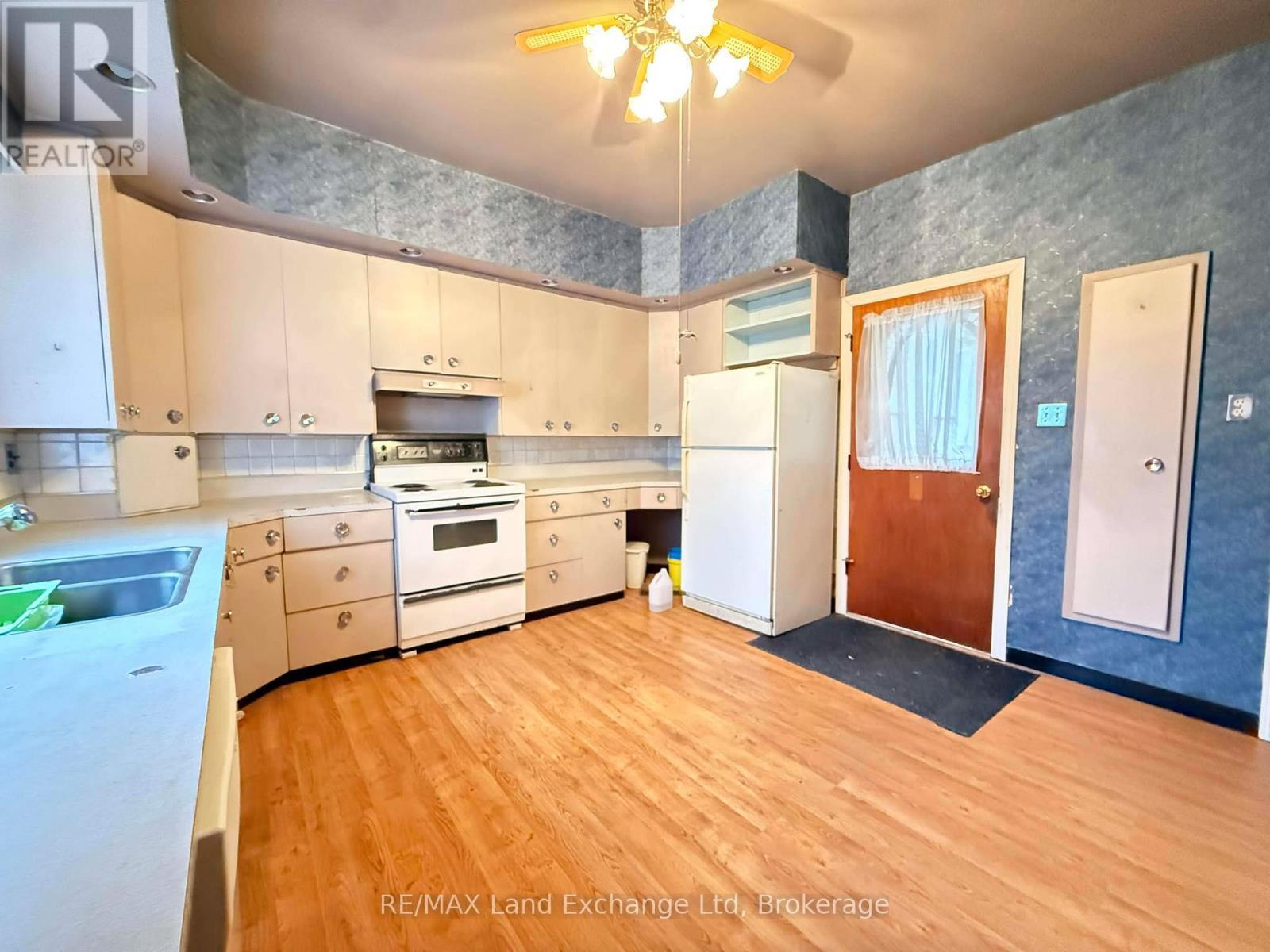 126 Diagonal Road, North Huron (Wingham), ON - Indoor Photo Showing Kitchen