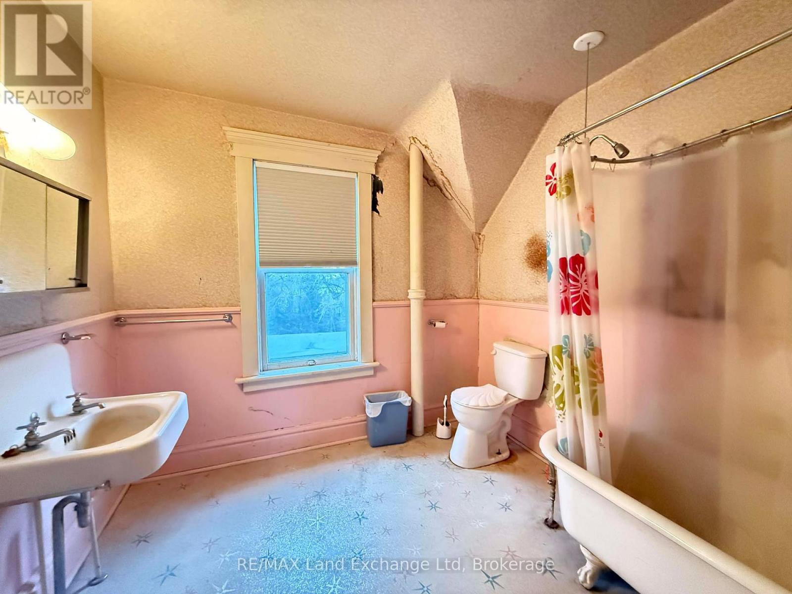 126 Diagonal Road, North Huron (Wingham), ON - Indoor Photo Showing Bathroom