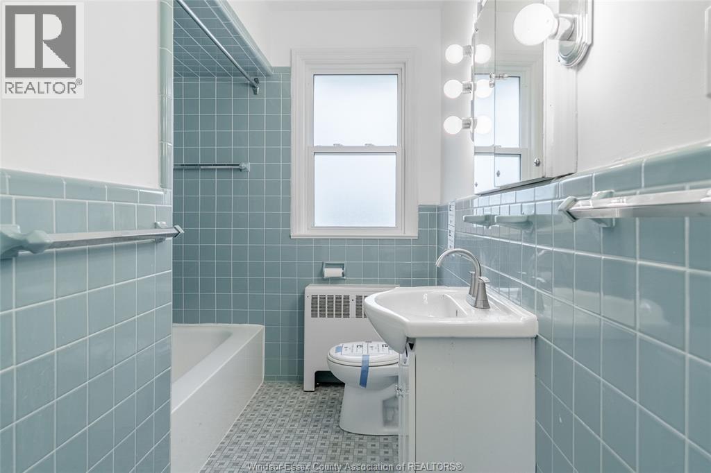 3310 Rankin, Windsor, ON - Indoor Photo Showing Bathroom