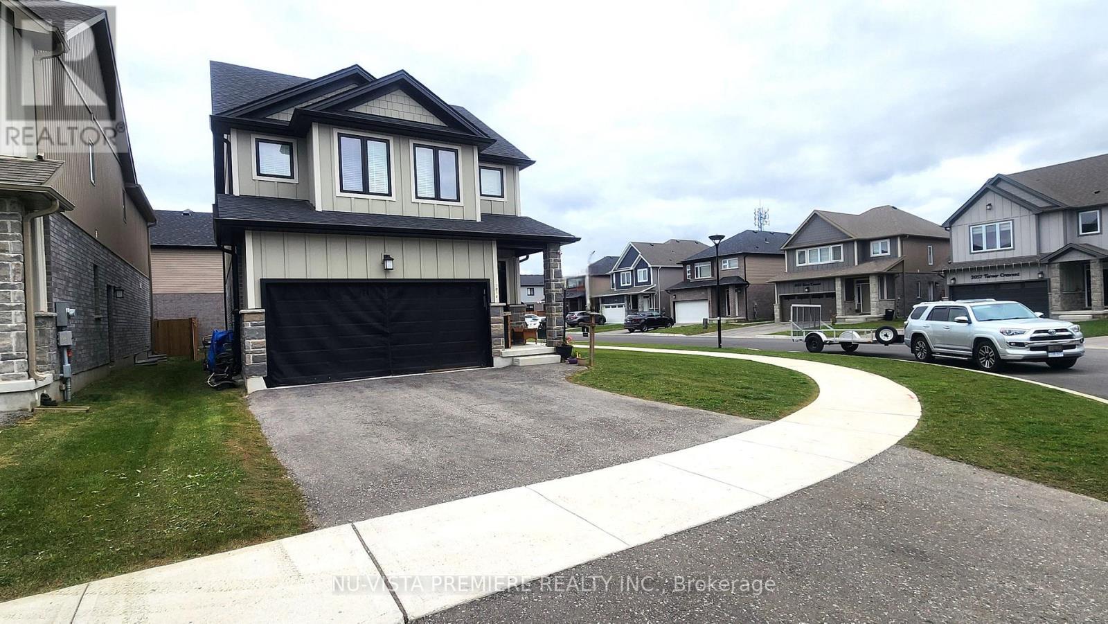 3074 Turner Crescent, London South (South U), ON - Outdoor With Facade