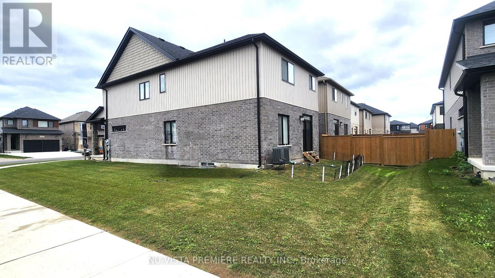 3074 Turner Crescent, London South (South U), ON - Outdoor