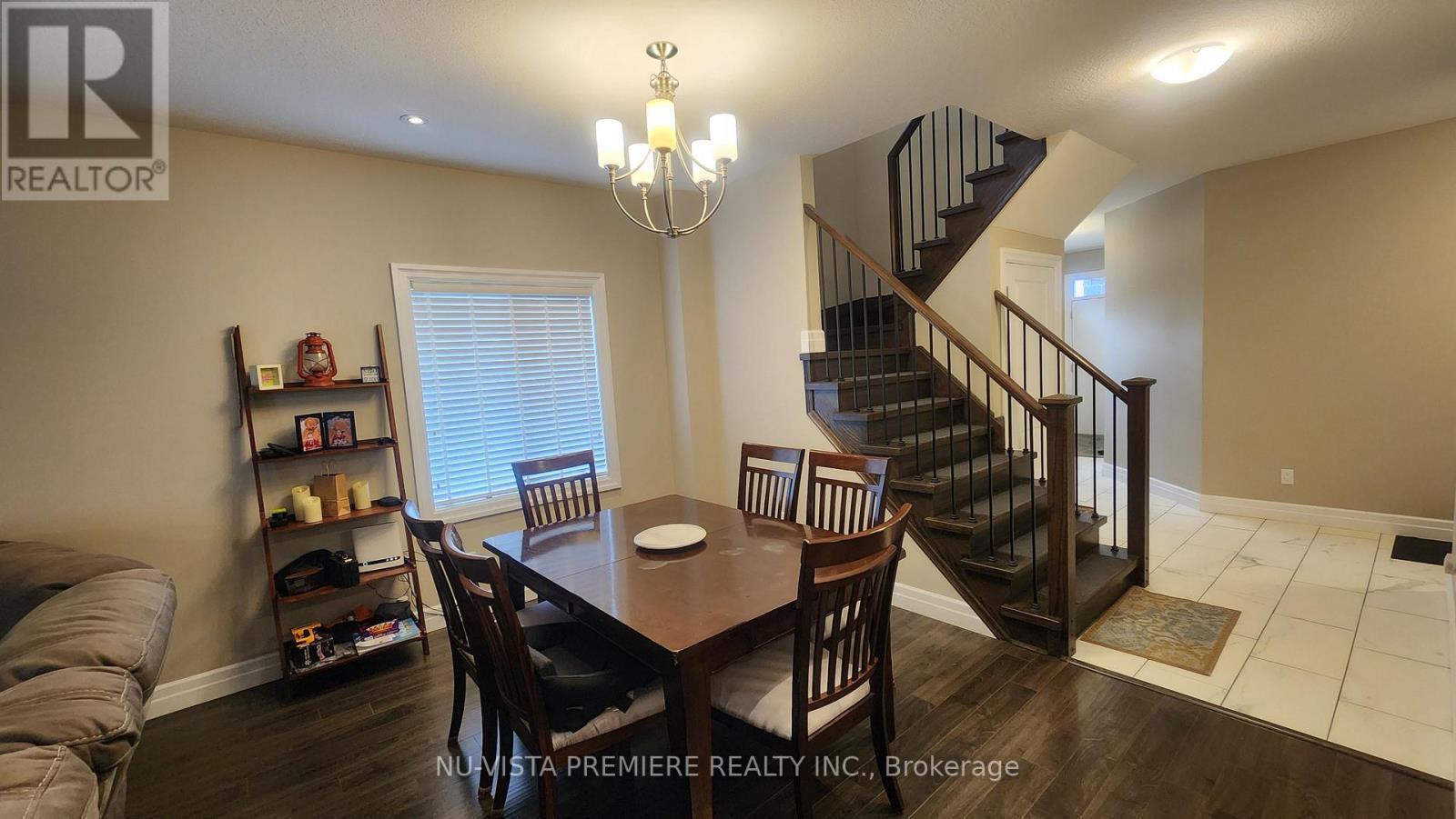 3074 Turner Crescent, London South (South U), ON - Indoor Photo Showing Dining Room