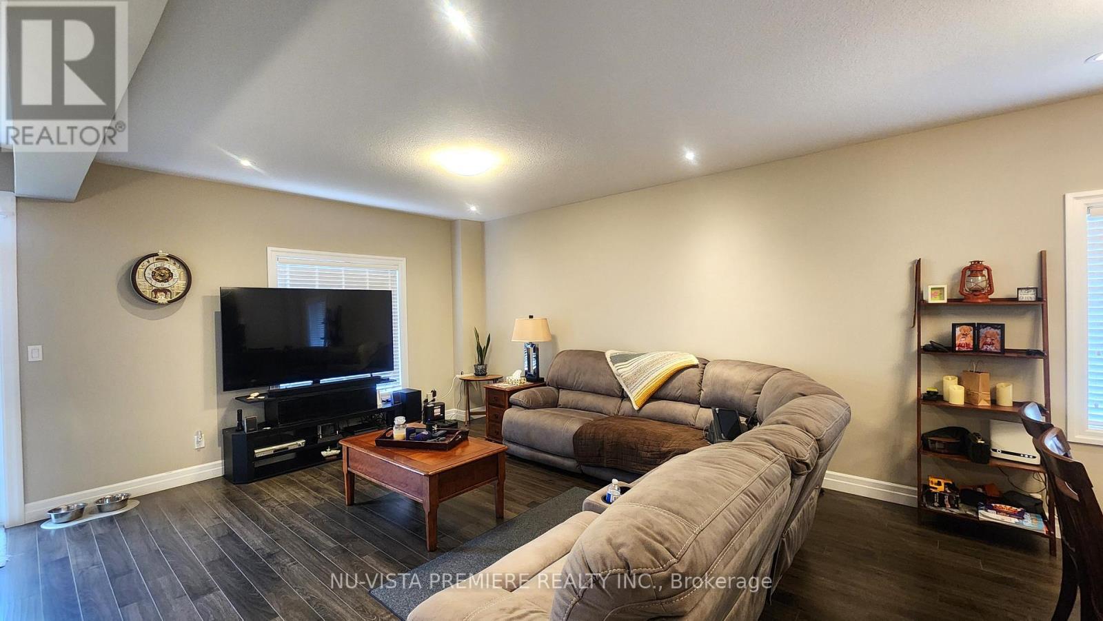 3074 Turner Crescent, London South (South U), ON - Indoor Photo Showing Living Room