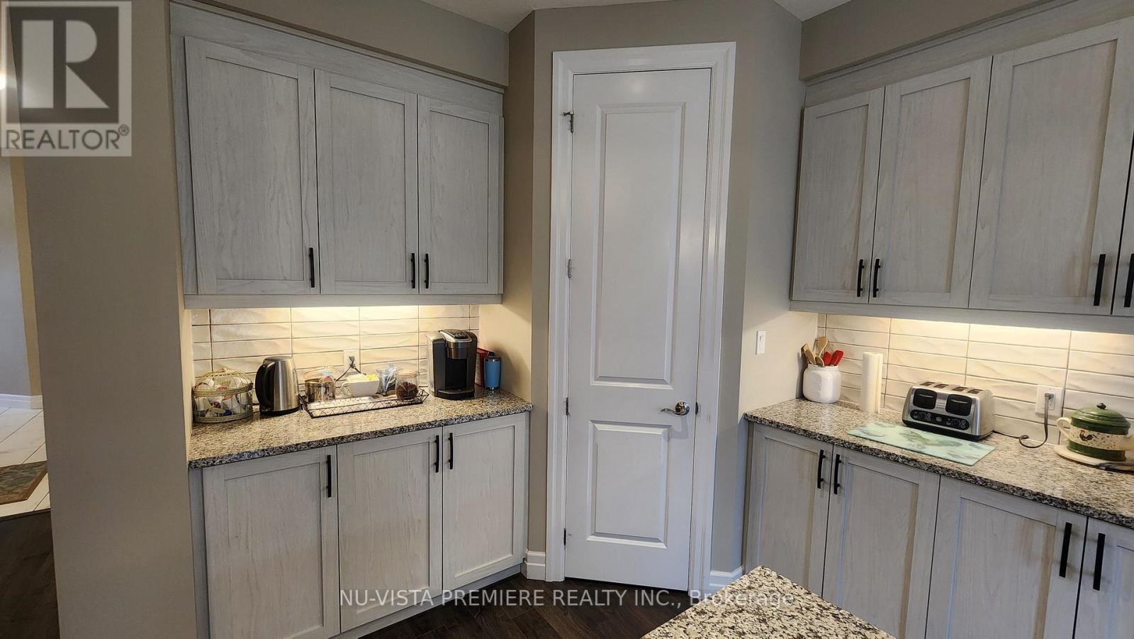3074 Turner Crescent, London South (South U), ON - Indoor Photo Showing Kitchen