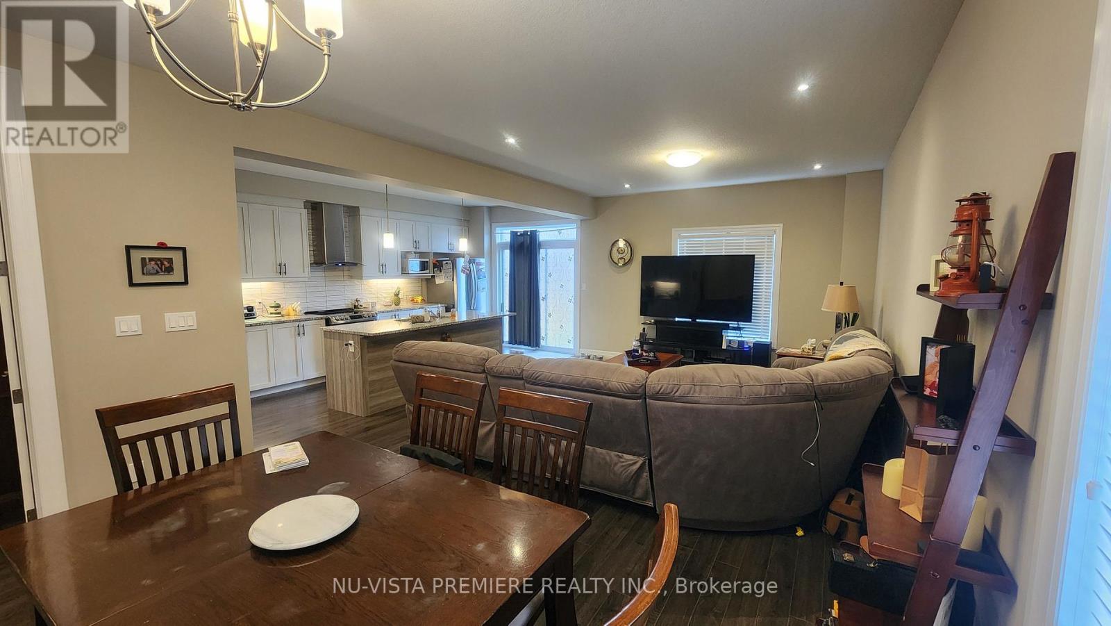 3074 Turner Crescent, London South (South U), ON - Indoor