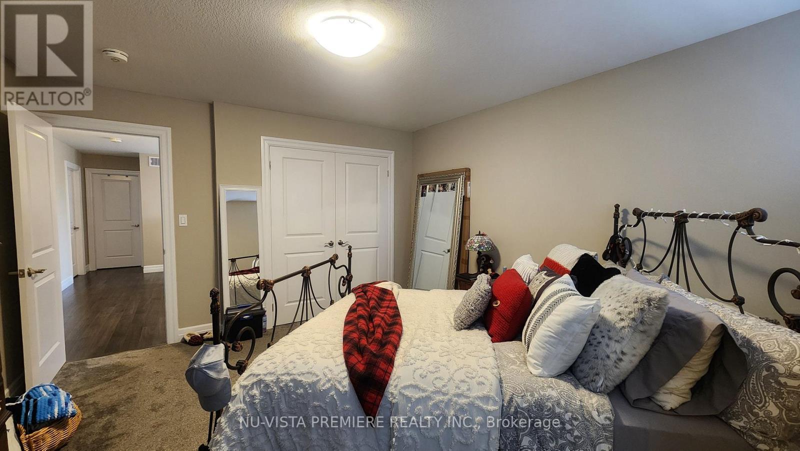 3074 Turner Crescent, London South (South U), ON - Indoor