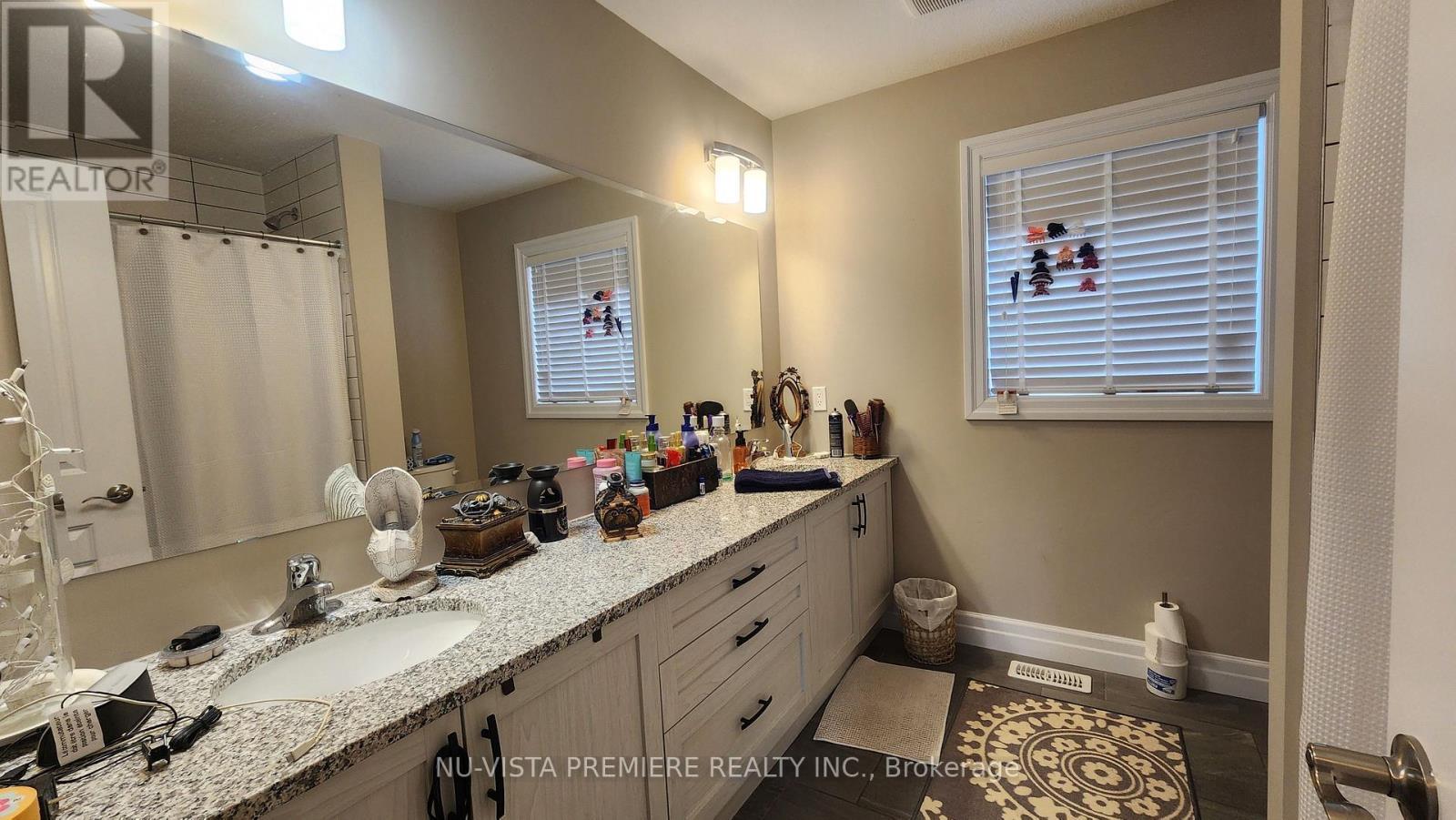 3074 Turner Crescent, London South (South U), ON - Indoor Photo Showing Bathroom
