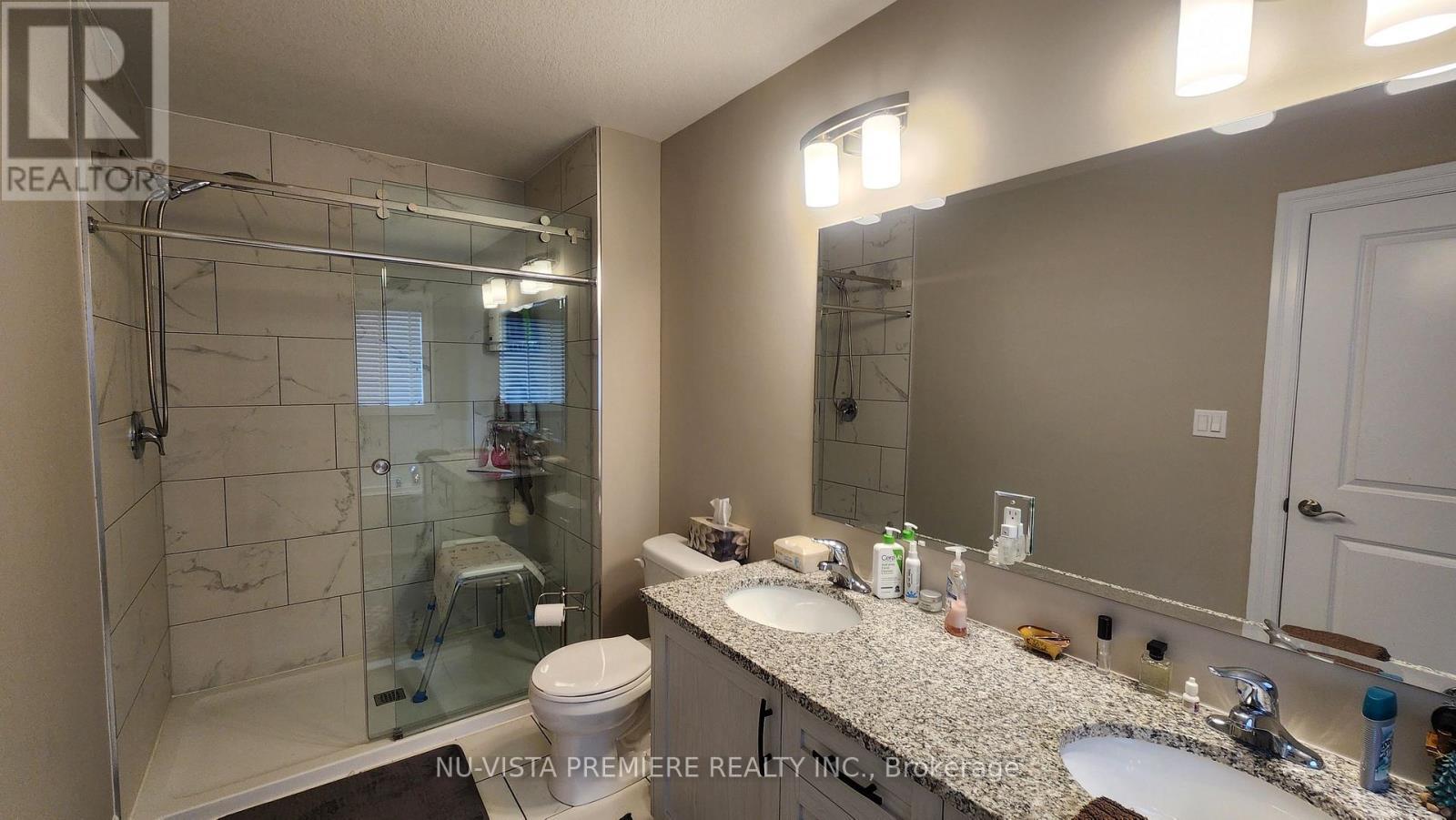 3074 Turner Crescent, London South (South U), ON - Indoor Photo Showing Bathroom