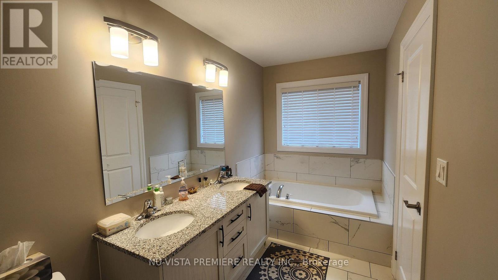 3074 Turner Crescent, London South (South U), ON - Indoor Photo Showing Bathroom