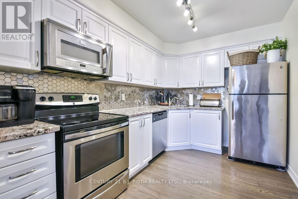 3 - 49 Ferndale Drive S, Barrie, ON - Indoor Photo Showing Kitchen