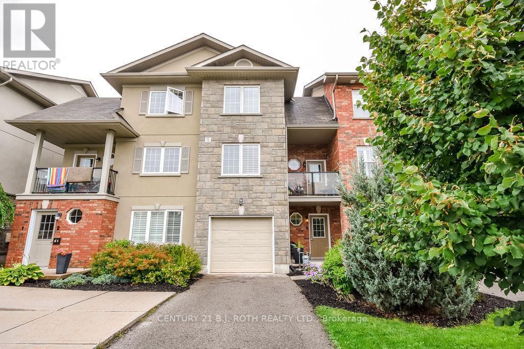 3 - 49 Ferndale Drive S, Barrie, ON - Outdoor With Balcony With Facade