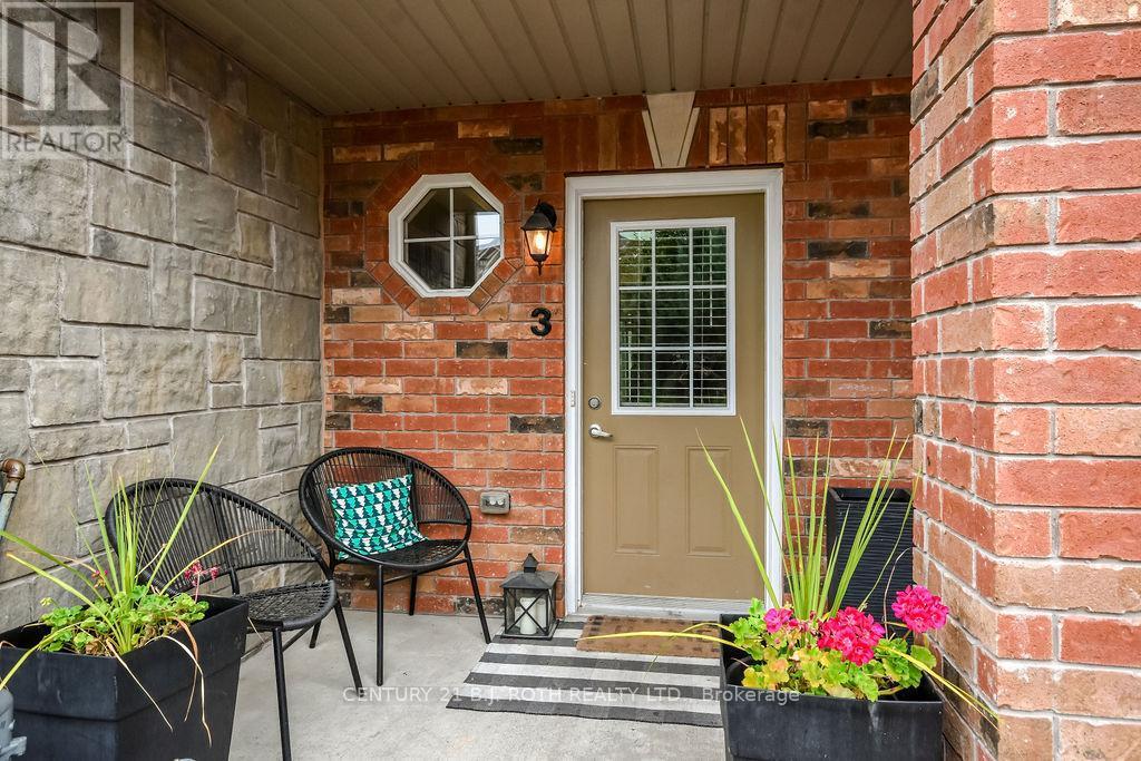 3 - 49 Ferndale Drive S, Barrie, ON - Outdoor With Exterior