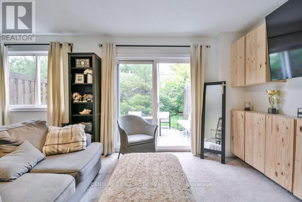 3 - 49 Ferndale Drive S, Barrie, ON - Indoor Photo Showing Living Room