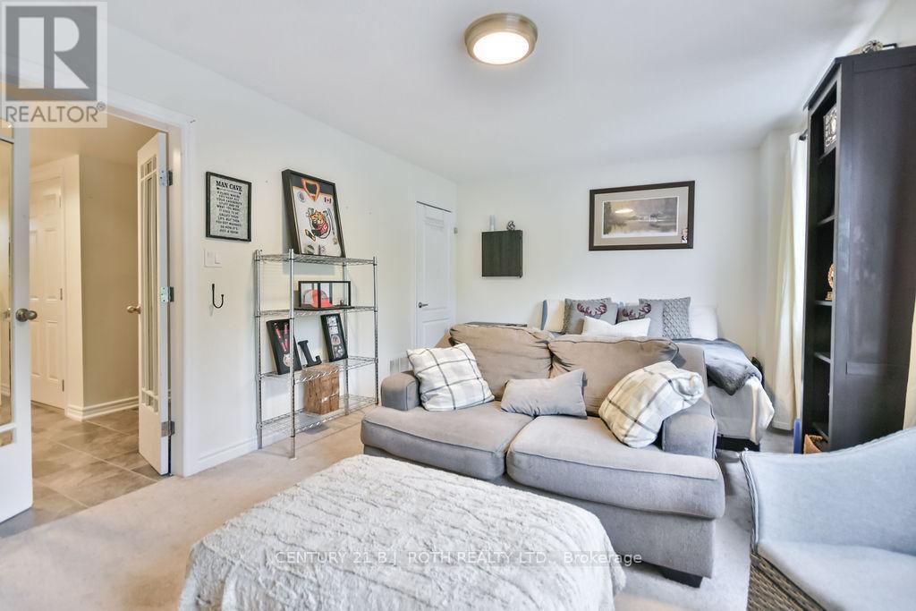 3 - 49 Ferndale Drive S, Barrie, ON - Indoor