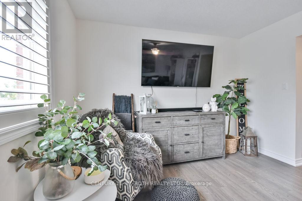 3 - 49 Ferndale Drive S, Barrie, ON - Indoor