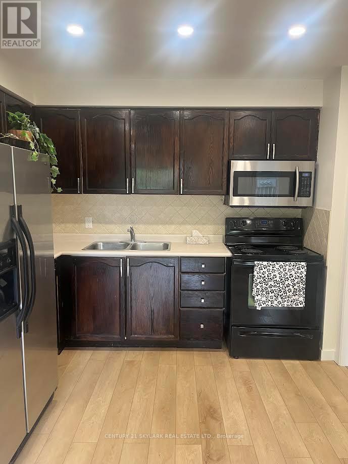 46 - 5950 Glen Erin Drive, Mississauga, ON - Indoor Photo Showing Kitchen With Double Sink