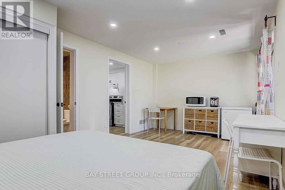17 Newdawn Crescent, Toronto, ON - Indoor Photo Showing Bedroom