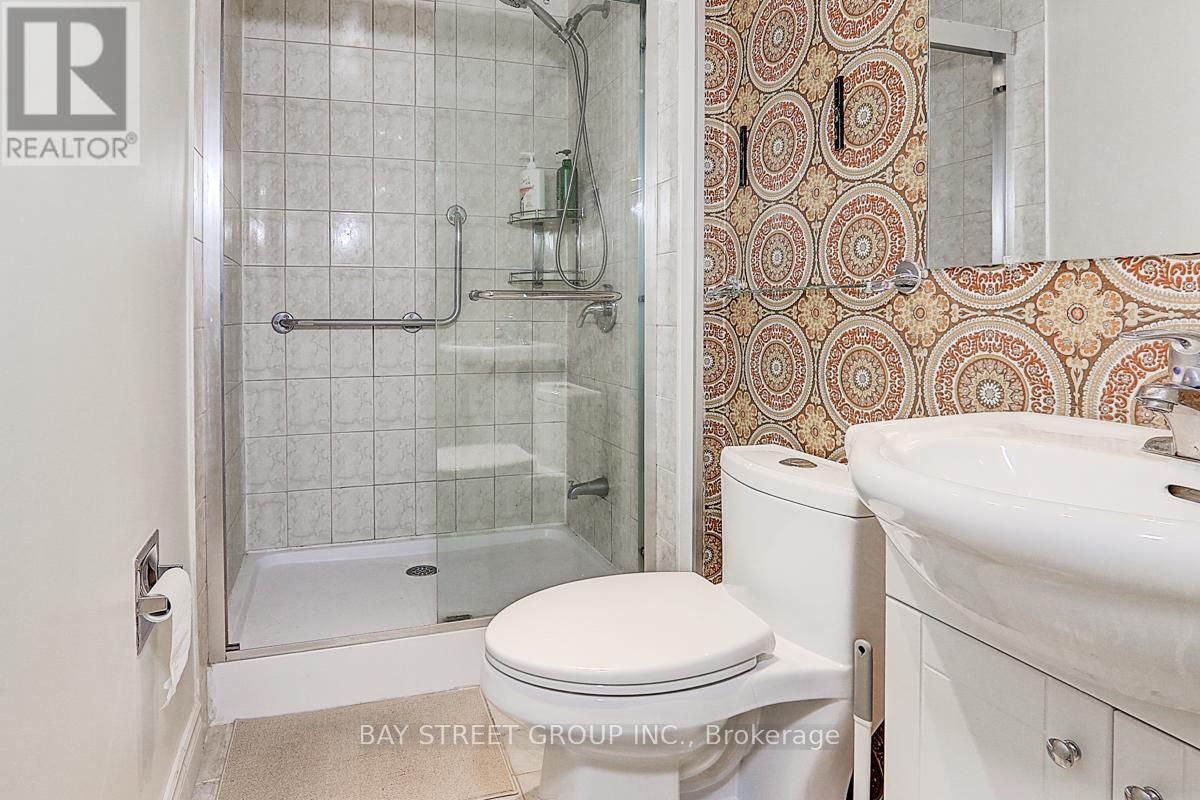 17 Newdawn Crescent, Toronto, ON - Indoor Photo Showing Bathroom