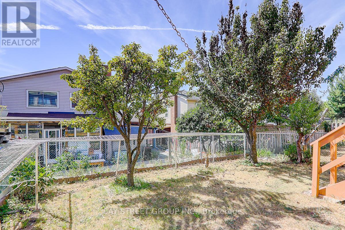 17 Newdawn Crescent, Toronto, ON - Outdoor