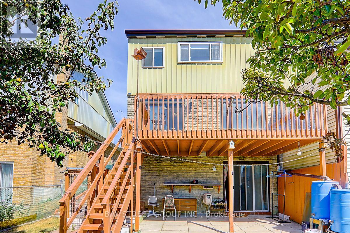 17 Newdawn Crescent, Toronto, ON - Outdoor