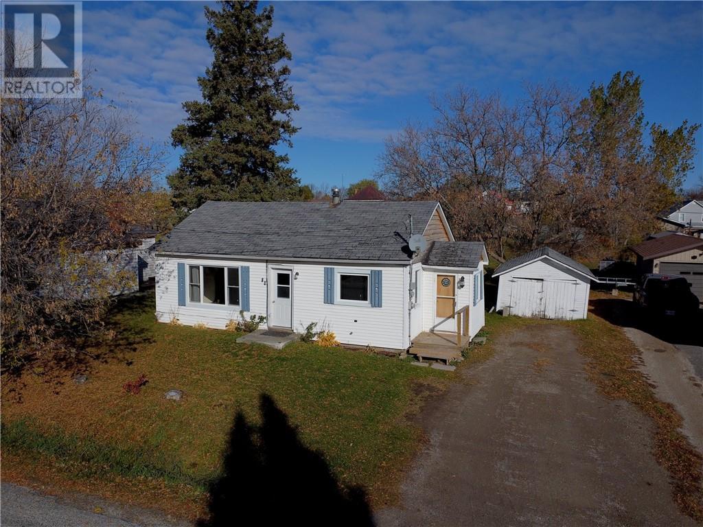 26 Vankoughnet Street, Little Current, ON - Outdoor