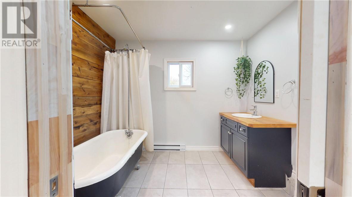 26 Vankoughnet Street, Little Current, ON - Indoor Photo Showing Bathroom