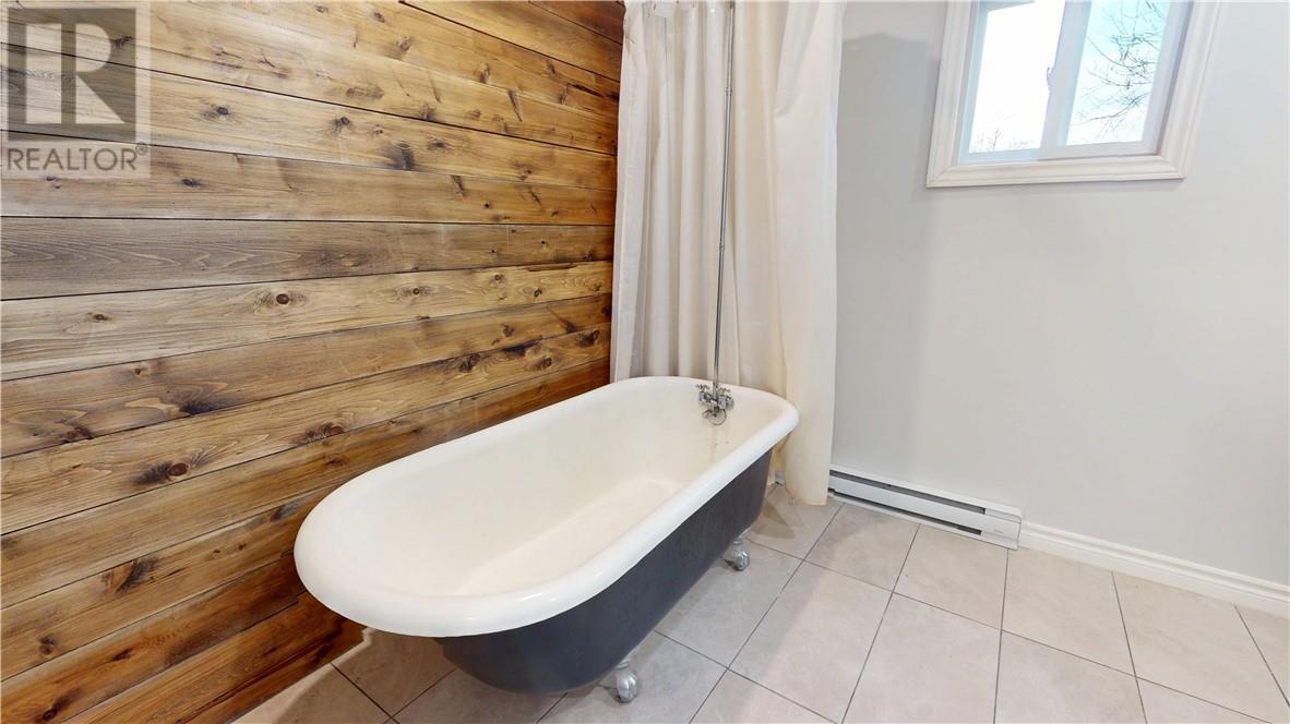 26 Vankoughnet Street, Little Current, ON - Indoor Photo Showing Bathroom