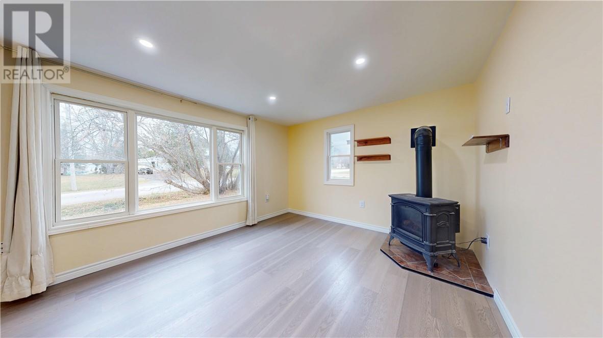 26 Vankoughnet Street, Little Current, ON - Indoor Photo Showing Other Room