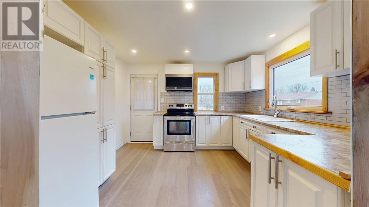 26 Vankoughnet Street, Little Current, ON - Indoor Photo Showing Kitchen