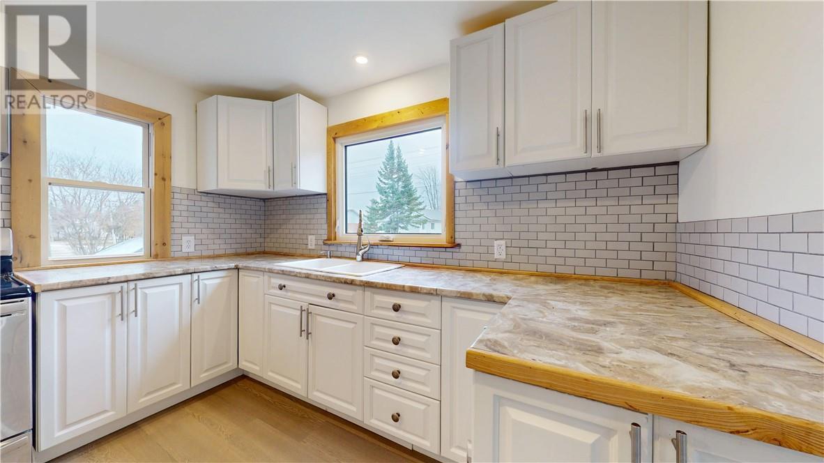 26 Vankoughnet Street, Little Current, ON - Indoor Photo Showing Kitchen