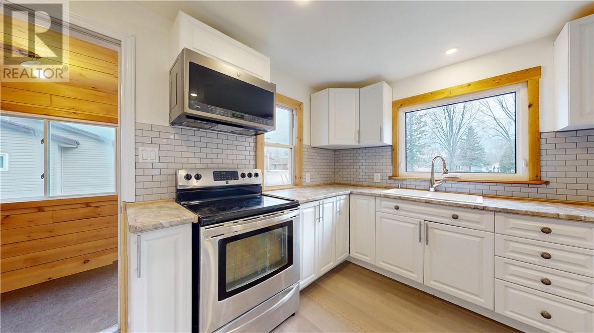 26 Vankoughnet Street, Little Current, ON - Indoor Photo Showing Kitchen
