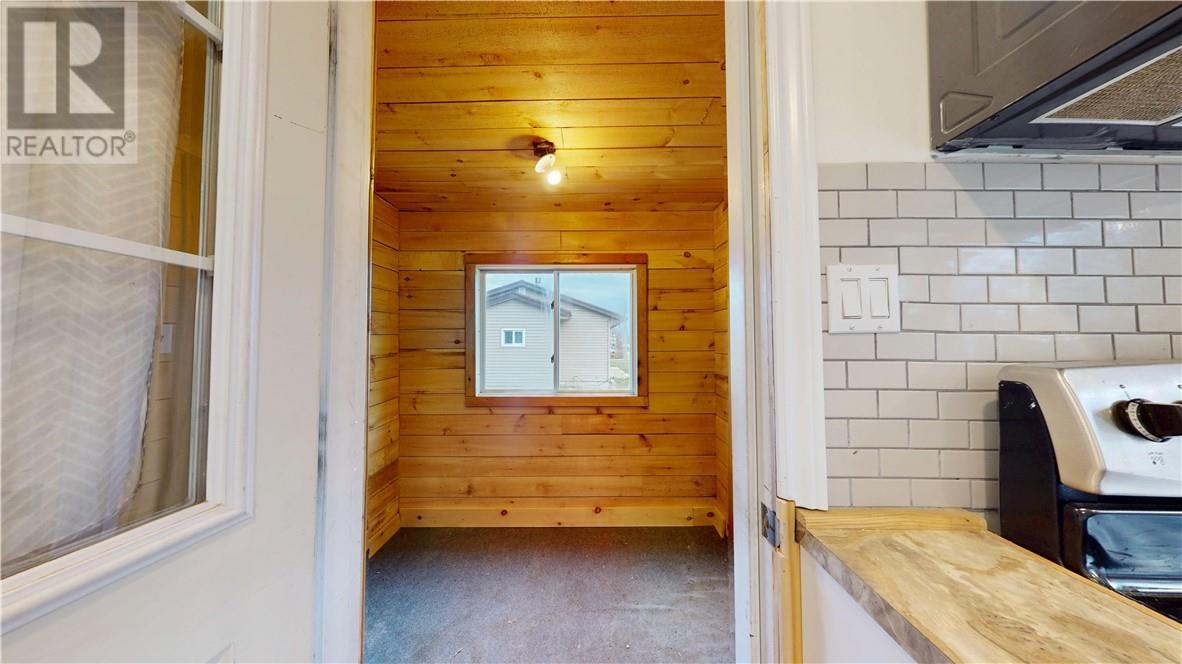 26 Vankoughnet Street, Little Current, ON - Indoor