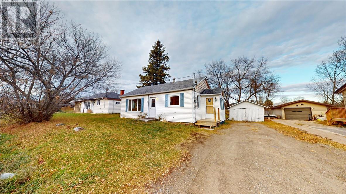 26 Vankoughnet Street, Little Current, ON - Outdoor