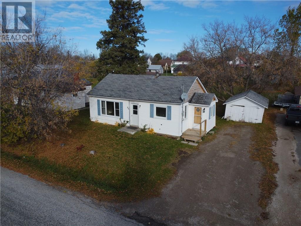 26 Vankoughnet Street, Little Current, ON - Outdoor