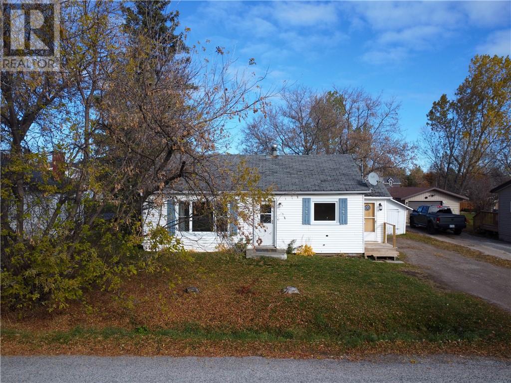 26 Vankoughnet Street, Little Current, ON - Outdoor