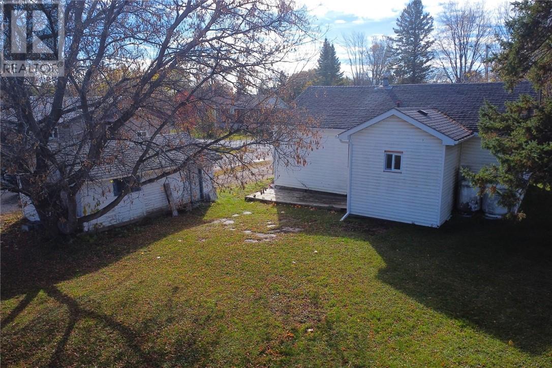 26 Vankoughnet Street, Little Current, ON - Outdoor