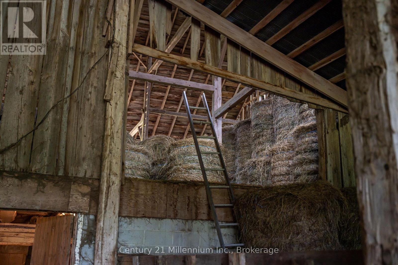 21 Station Street, Amaranth, ON - Indoor Photo Showing Other Room