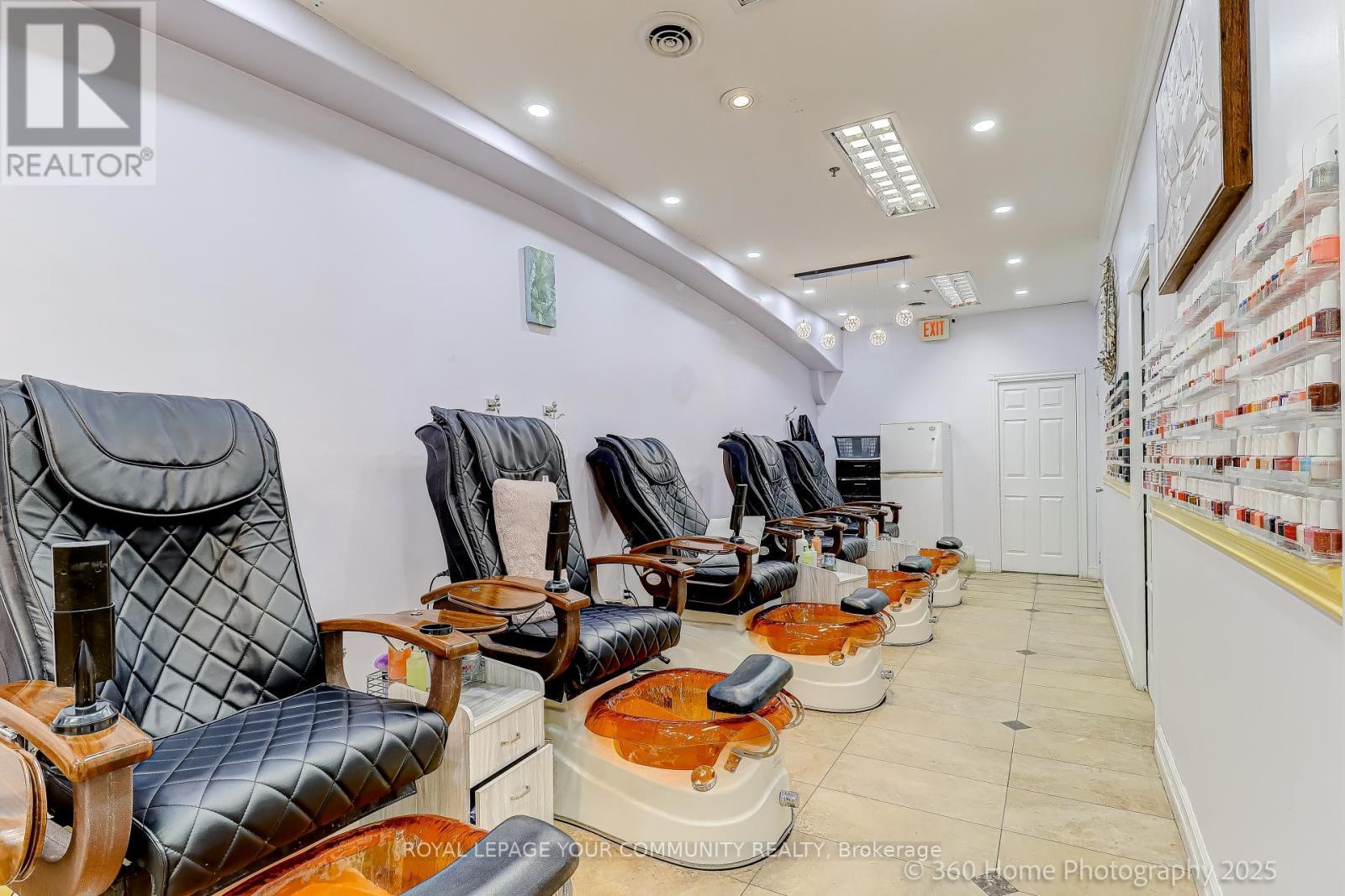 8 - 3175 Rutherford Road, Vaughan, ON