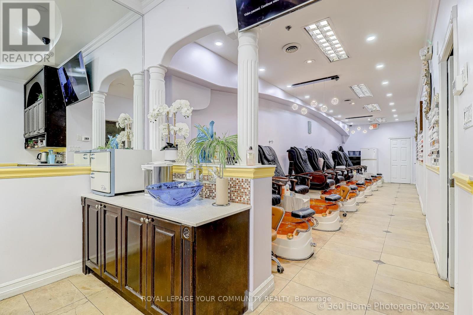 8 - 3175 Rutherford Road, Vaughan, ON