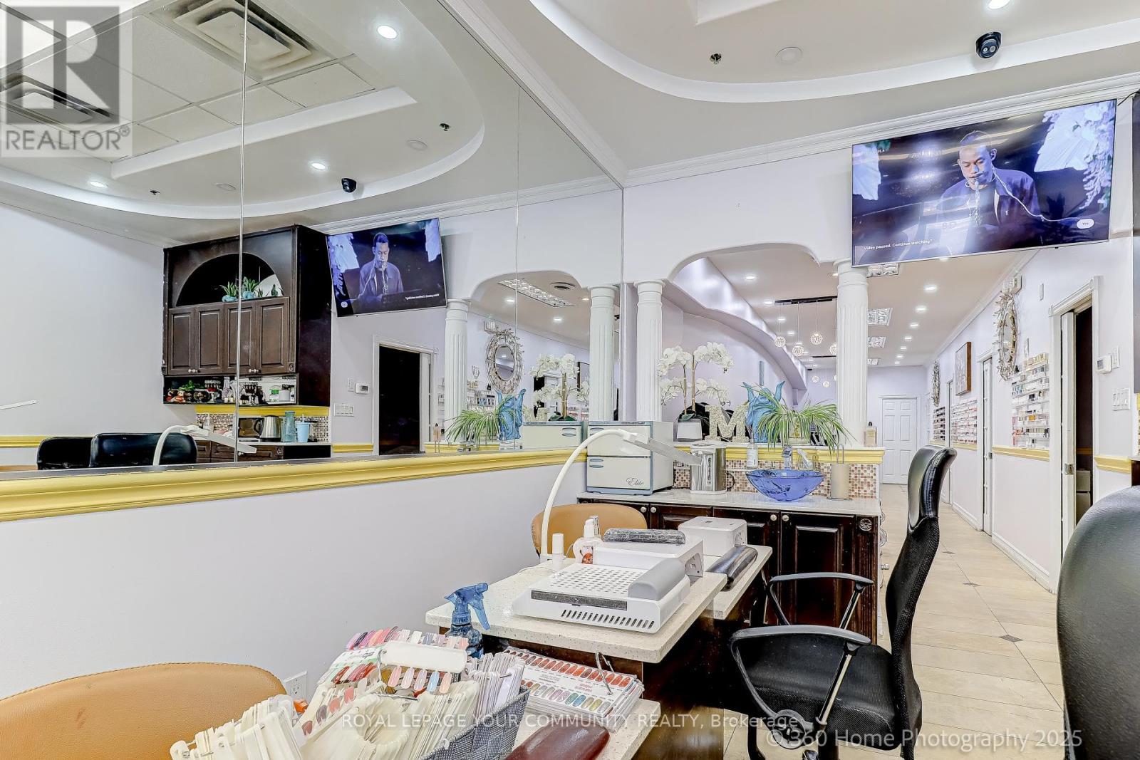 8 - 3175 Rutherford Road, Vaughan, ON