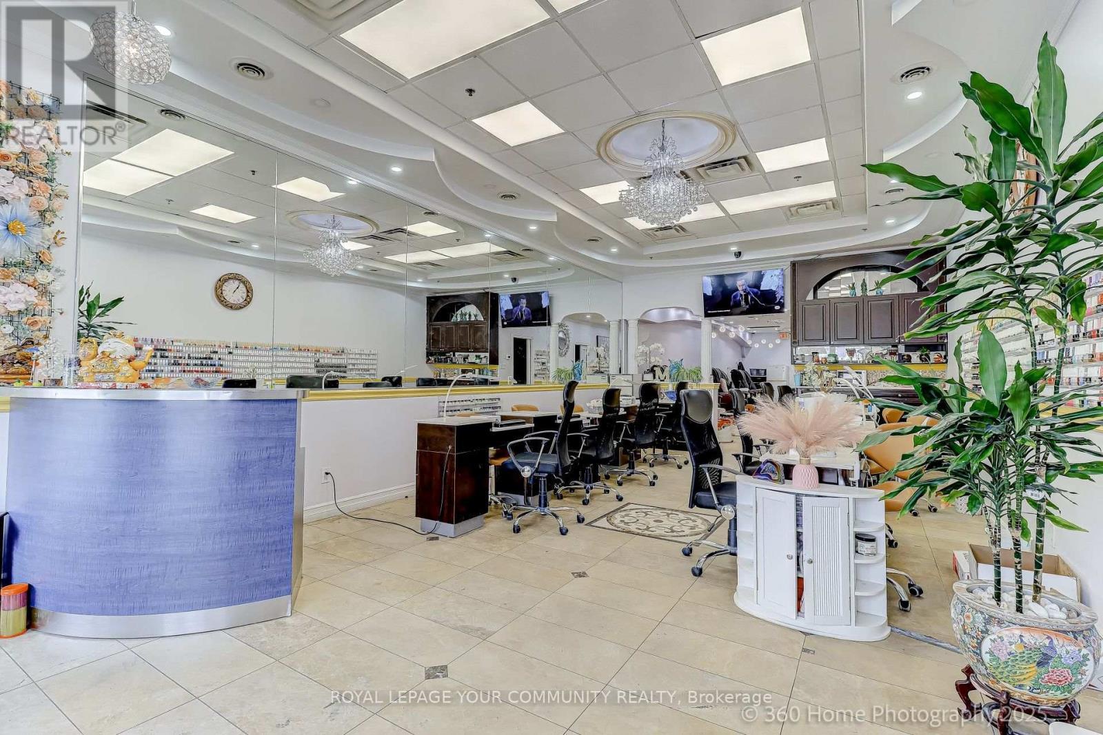 8 - 3175 Rutherford Road, Vaughan, ON
