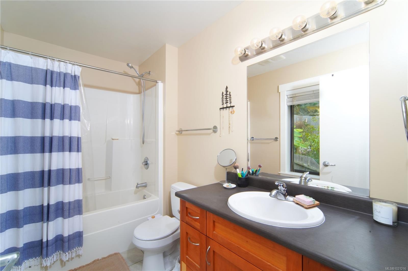 182 Grantville St, Salt Spring, BC