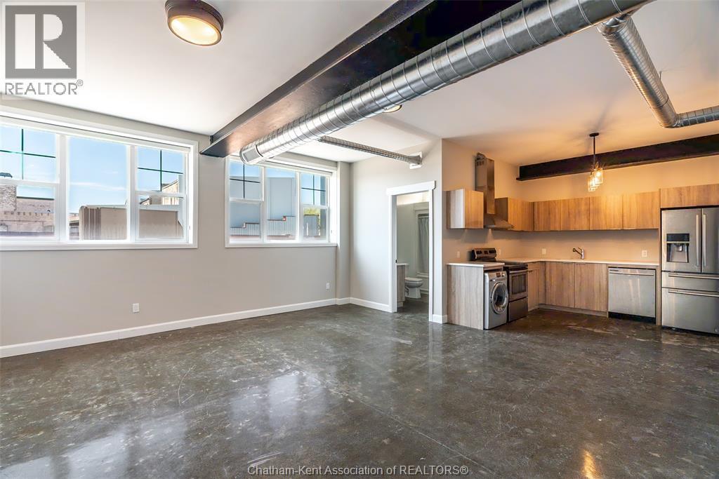 140 King Street West Unit# 203, Chatham, ON - Indoor Photo Showing Kitchen