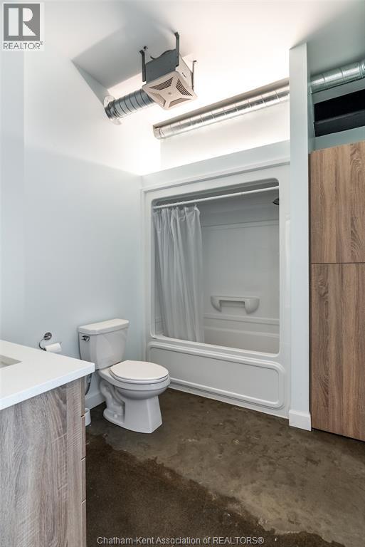 140 King Street West Unit# 203, Chatham, ON - Indoor Photo Showing Bathroom