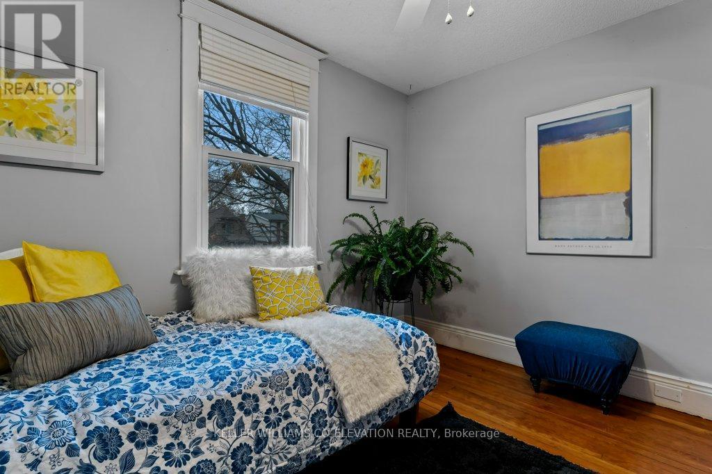 276 Graham Avenue S, Hamilton, ON - Indoor Photo Showing Bedroom