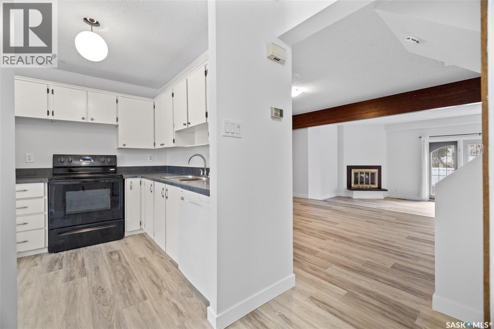 3927 Gordon Road, Regina, SK - Indoor Photo Showing Kitchen