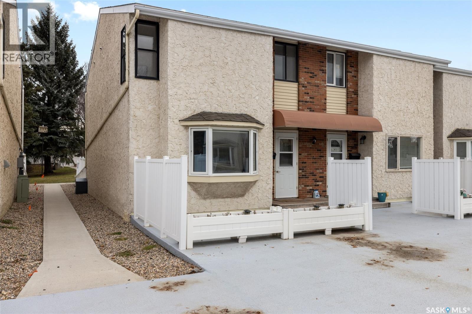 3927 Gordon Road, Regina, SK - Outdoor
