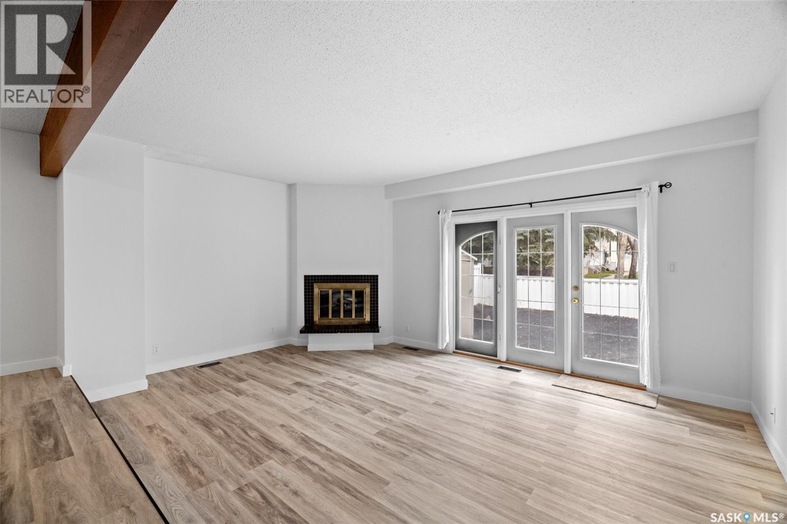 3927 Gordon Road, Regina, SK - Indoor Photo Showing Living Room