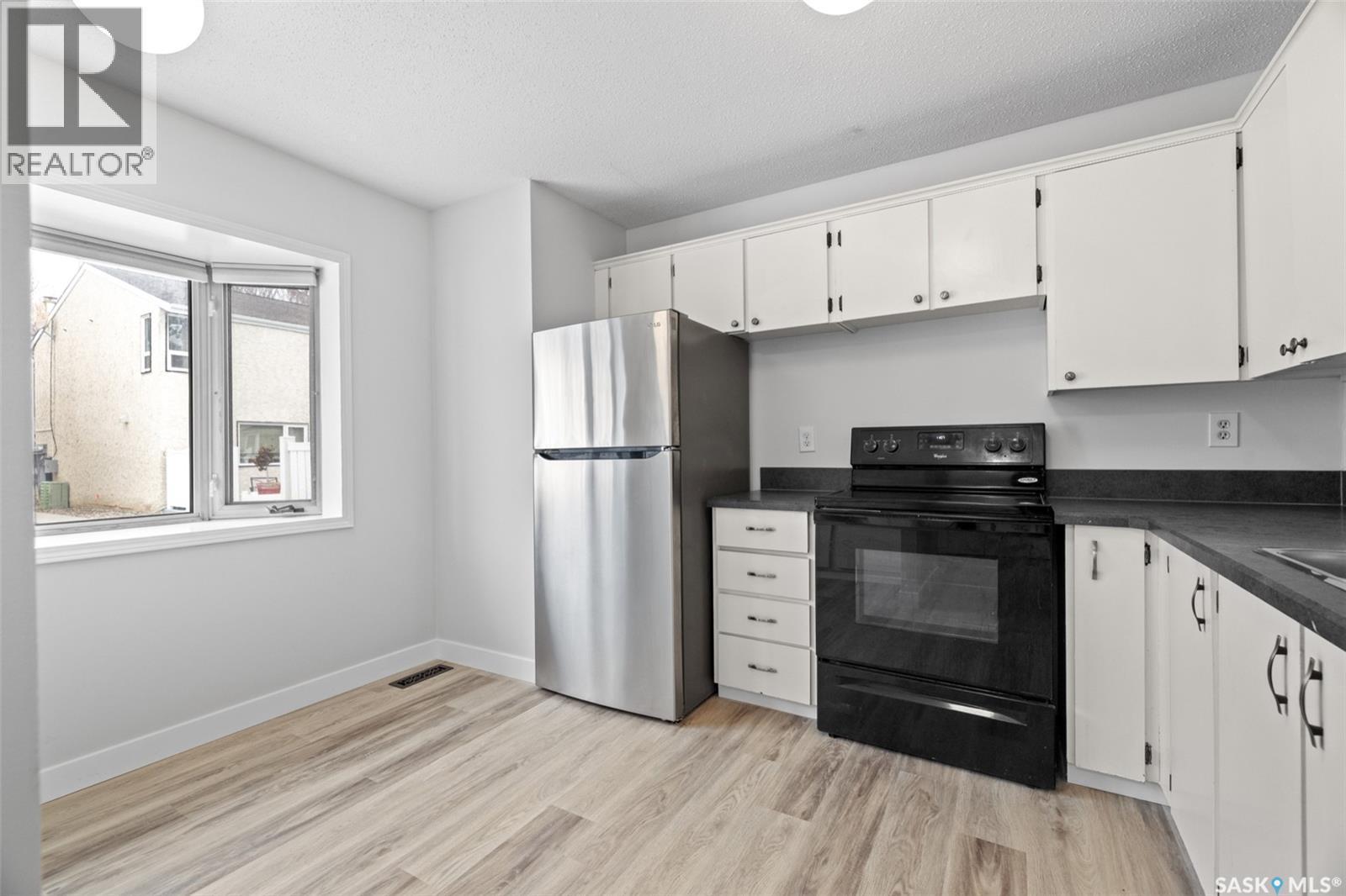 3927 Gordon Road, Regina, SK - Indoor Photo Showing Kitchen