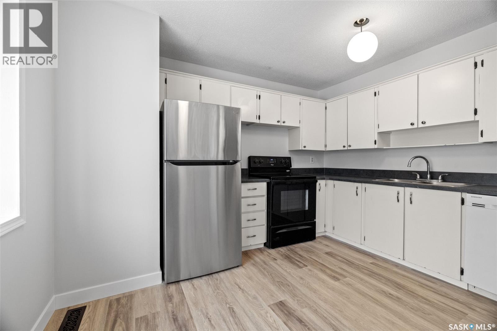 3927 Gordon Road, Regina, SK - Indoor Photo Showing Kitchen